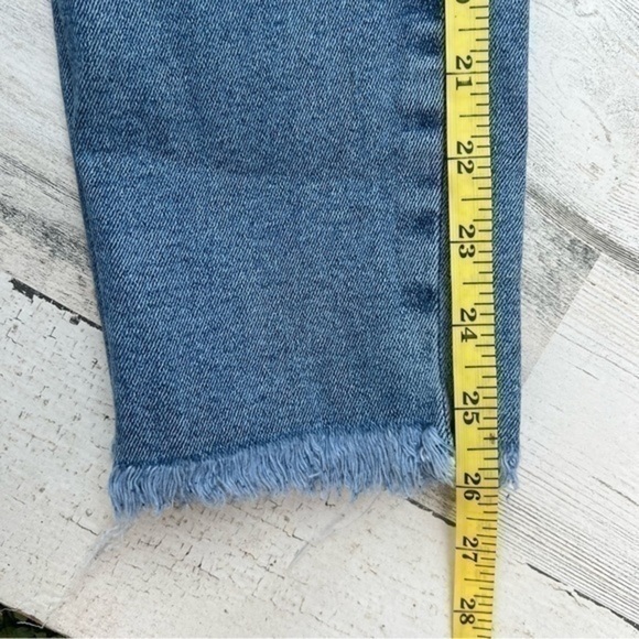 Free People Jeans Size 30 Woman’s 5-pocket style Raw Hem Light Wash Blue - Picture 11 of 12